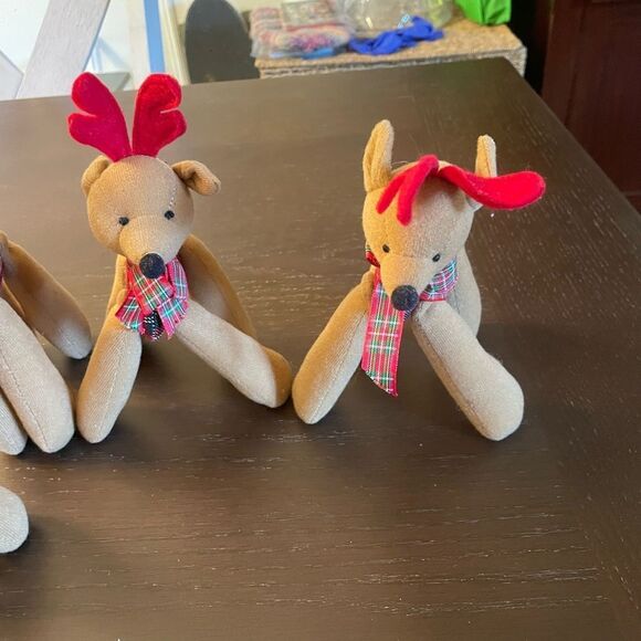 4 Vintage Reindeer Plush Christmas Reindeers - Picture 12 of 14